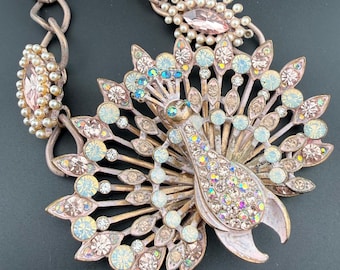 Betsey Johnson Peacock Statement Necklace – Crystal Rhinestone Faux Pearl Designer Costume Jewelry