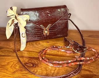 Chic de Paris Brown Croc Embossed Shoulder Bag – Structured Envelope Flap Purse