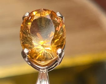 A2 golden citrine 11.6 carat, 17 x 13 mm