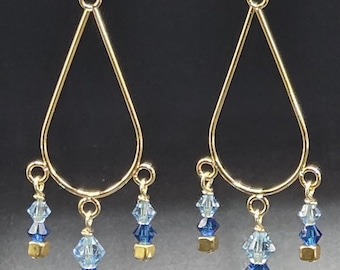 Elegante Teardrop Ohrringe mit Farbverlauf Blauer Kristalle