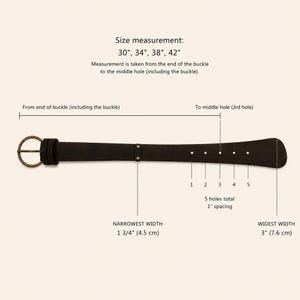 Puede incluir: Un cintur&oacute;n marr&oacute;n oscuro con hebilla redonda de lat&oacute;n, con cinco agujeros separados por 2,54 cm. El cintur&oacute;n mide 4,5 cm en su parte m&aacute;s estrecha y 7,6 cm en la m&aacute;s ancha. Las tallas disponibles son 30, 34, 38 y 42 pulgadas.