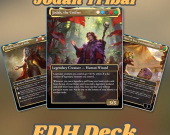 Puede incluir: Tres cartas coleccionables de Magic: The Gathering tituladas Jodah, the Unifier, Dihada, Binder of Wills y Minsc & Boo, Timeless Heroes. La carta central muestra un mago humano con un bastón de calavera. Texto: Jodah Tribal EDH Deck.