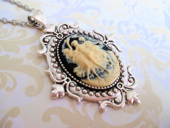 3 GRACES DANCING Glass Dome PENDANT NECKLACE Vintage Victorian Cameo Goddess 