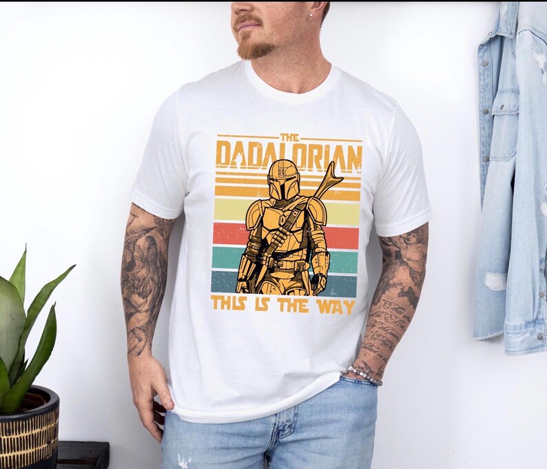 Dadalorian-skjorta, Mandalorian pappa och son-tröja, Star Wars-familjetröja, fars dag-present, Mandalorian och Baby Yoda matchande tröjor bild 3
