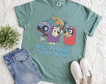 Schöner Parkplatz Rita, Komfortfarben Tshirt, Blauer Hund Shirt, Cartoon Shirt, lustiges Cartoon Tshirt, Geburtstag Shirt, Omas T-Shirt, Kinder Shirt