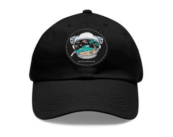Gorra con parche de cuero "Astronauta en la playa espacial, ambiente veraniego" (disponible en diferentes colores).