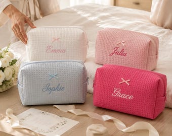 Pochette per il trucco personalizzata con motivo a nido d'ape, trousse cosmetica con nome ricamato, regalo per damigella d'onore, beauty case da viaggio, regalo per lei, regalo di compleanno