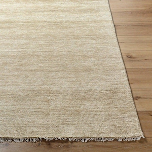Handgjord havregrynsfärgad bouclématta, texturerad elfenbensfärgad ullmatta med öglor, minimalistisk enfärgad beige matta med fransar, modern ekologisk neutral matta