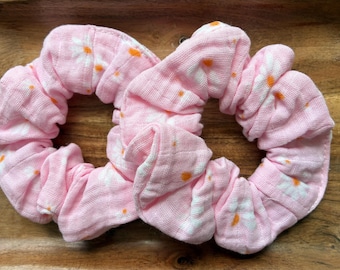 Pink Daisies Floral Hair Scrunchies