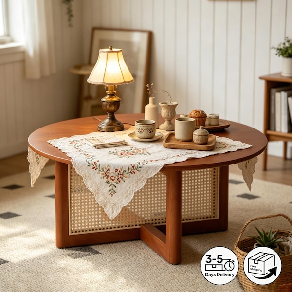 Table basse ronde en bois rouge foncé avec touches de rotin, meubles de salon bohèmes