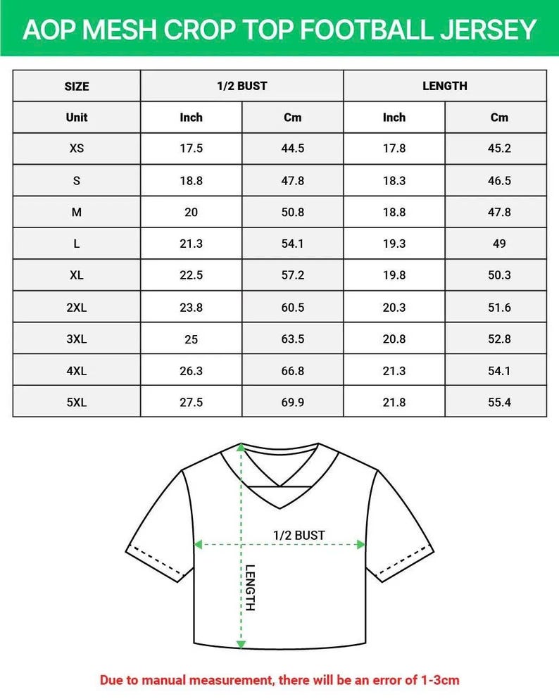 Puede incluir: Tabla de tallas para una camiseta de f&uacute;tbol AOP mesh crop top, que muestra las medidas de busto y largo en pulgadas y cent&iacute;metros. Las tallas van de XS a 5XL. Tambi&eacute;n se incluye un diagrama de la camiseta. El texto en la parte inferior indica un error de 1-3 cm.