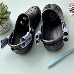 1 par dubbla ljuddämpare avgas PVC skoberlocker för Crocs roliga bilrör tillbehör coola träsko dekorationer presenter för bilälskare