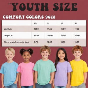 May include: Image of a size chart for youth t-shirts, with measurements in inches. The chart includes sizes XS to XL, with width, length, and sleeve length measurements. Five children are wearing t-shirts in various colors: blue, pink, green, purple, and yellow.