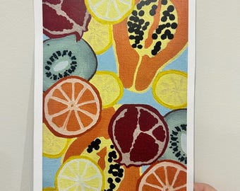 Lámina decorativa con motivos frutales vibrantes, arte moderno para la pared de la cocina, ilustración de una colorida rodaja de cítricos.