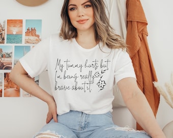 Me duele la barriga pero estoy siendo muy valiente al respecto camiseta, camisa de enfermedad crónica, camisa de dolor crónico, camisa de salud digestiva, mejórate pronto