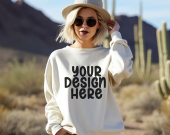 Gildan 18000 Sweatshirt Mockup, Fall Model Mockup, Western Mockup, Desert Mockup, Sweat-shirt blanc, Beige, Boho Inspiration Fall Mockup