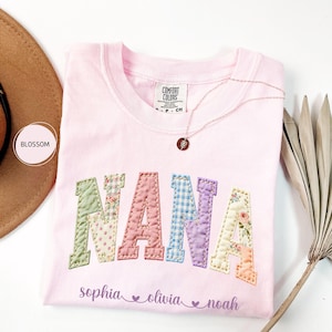 Personlig skjorta med nana-mönster i konstläder, Comfort Colors®-skjorta med barnbarn, personlig Mimi-tröja bild 4