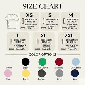 Pu&ograve; includere: Grafico delle taglie con misure per XS, S, M, L, XL e 2XL. Le misure della lunghezza del corpo variano da 47 cm a 55.5 cm. Le misure della larghezza del torace variano da 33.7 cm a 45.1 cm. Opzioni di colore: bianco, nero e altri.