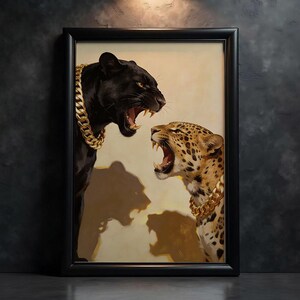 Peut inclure: Œuvre encadrée représentant deux grands félins, une panthère noire et un léopard, face à face, gueules ouvertes. Les deux chats portent des colliers en chaîne dorée. L'œuvre est sur fond neutre avec des ombres.