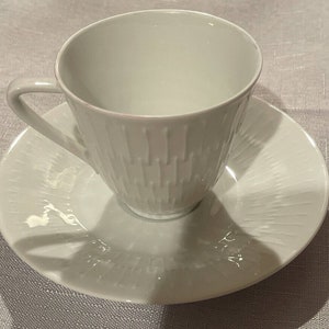 Hutschenreuther Selb Bavaria Apart -Demitasse Teacup & Saucer Bavaria Germany