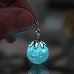 Cracked Crystal Pendant Glow in the Dark