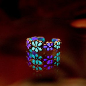 Daisies Toe Ring Glow in the Dark / Sterling Silver 925 / Daisy flower /