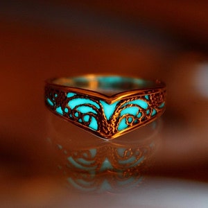 Celtic V ring Glow in the Dark / Sterling Silver 925 Ring / Celtic ring 5.25US / Filigree ring /