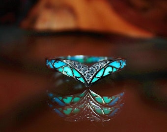Celtic V Ring Glow in the Dark / Small Zirconia Ring / Sterling Silver 925 Ring / Chevron Ring /