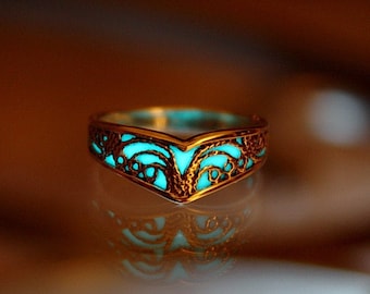 Celtic V ring Glow in the Dark / Sterling Silver 925 Ring / Celtic ring  / Filigree ring /