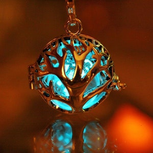 Tree of life Locket Glow in the dark / Luminous Dandelion Seeds / Dandelion Pendant /