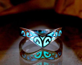 Silver Celtic V Ring - Glow in the Dark - Sterling Silver Ring - Celtic Ring