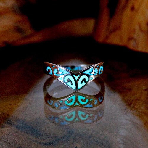 Silber Keltischer V Ring - Glow in the Dark - Sterling Silber Ring - Keltischer Ring