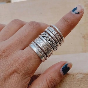 Handgjort stapelringset i sterlingsilver; Boho minimalistiska ringar,