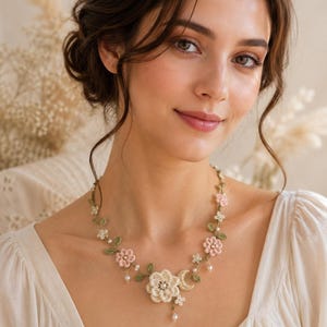 Mönster för virkat halsband i PDF-format, handledning för smycken med blommig vinranka, virkad present till henne med månberlock
