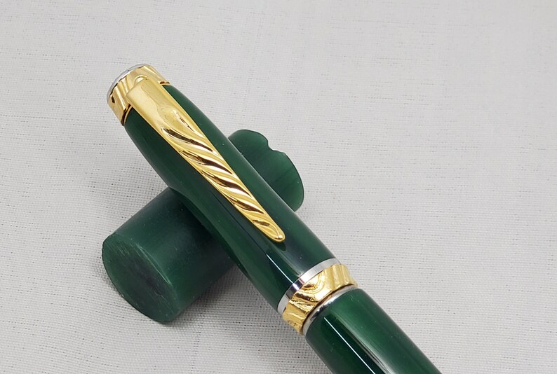 Ultracigar Ballpoint Pen, Double Twist Mechanism, Malachite Barrels