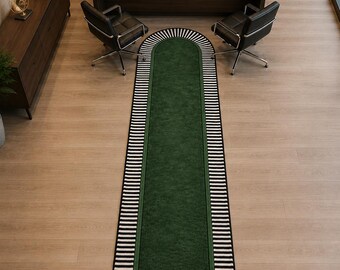 Tappeto passatoia verde, nero e bianco, tappeto moderno geometrico, tappeto lungo per corridoio, tappeto per ufficio, tappeto contemporaneo per ingresso, elemento decorativo di grande impatto per il pavimento.