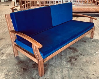 Banco de jardim de madeira feito à mão, sofá com decoração marroquina, decoração vintage de casa de campo.