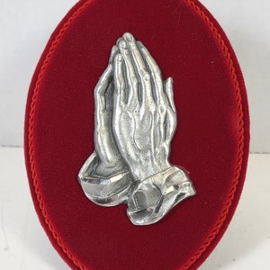Genuine pewter praying hands on red velvet Made in Italy RARE