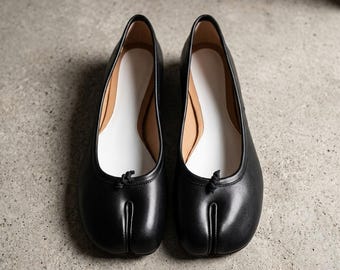 Stylish Tabi Shoes Split Toe Ballet Flats Leather Minimalist Japanese Fashion Slip On