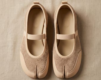 Zapatos planos con puntera dividida, estilo tabi japonés, diseño minimalista y elegante, cintura elástica.