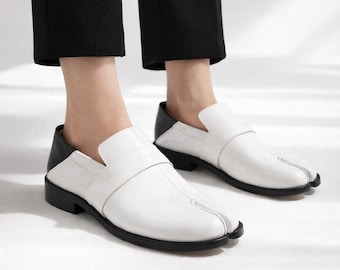 Vita, snygga Tabi-skor, läder, plattåskor, split toe-loafers, minimalistiska, japanska, Margiela-inspirerade