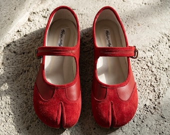 Elegantes zapatos Tabi con punta dividida, estilo Mary Jane, hechos a mano en cuero negro, estilo vintage japonés.