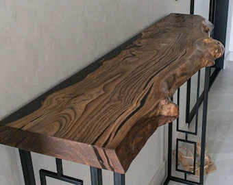 Mesa de console em nogueira com borda natural, mesa de sofá rústica para hall de entrada, base geométrica de metal.