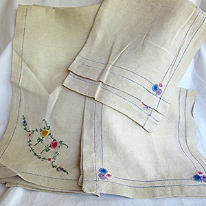 Vintage table cloth and runners-3 pc set