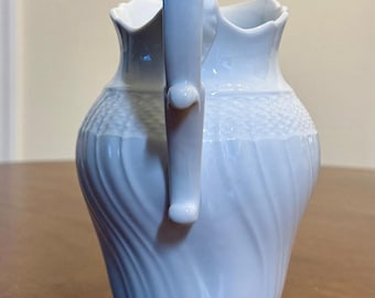 リチャード ジノリの青いディテールが施された磁器のビンテージ ティー