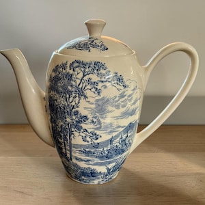 Cafetera y tapa vintage Enoch Wedgwood Countryside Blue – Vajilla inglesa.