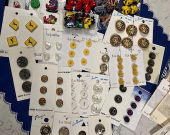 Huge bundle lot of various craft and artistic sewing buttons x 45 cards/ art supplies