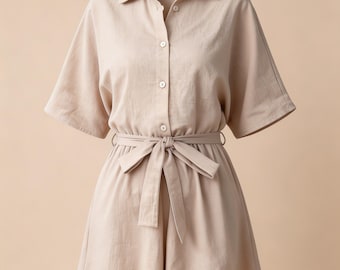 Linnen romperjurk dames, beige boxpakje, zomervakantie-outfit, mini-jurk met ceintuur, strandresortkleding, romper met korte mouw knopen