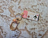 Sleutelhanger reisdagboek charm | journal binder hanger accessoire | vliegtuig koffer luchtballon wereldbol