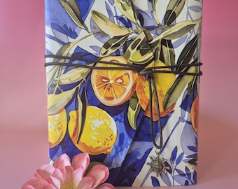 Diario de viaje a Grecia, color limón, imitación de piel | Cuaderno de viaje tamaño A5 | 30 hojas de papel kraft + 10 hojas para fotos (sin pegamento)